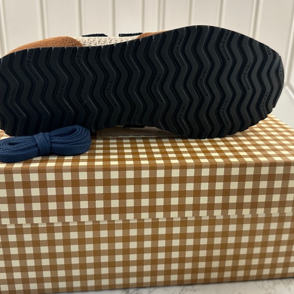 Sezane x New Balance Beige and Navy Sneakers - Picture 3 of 6